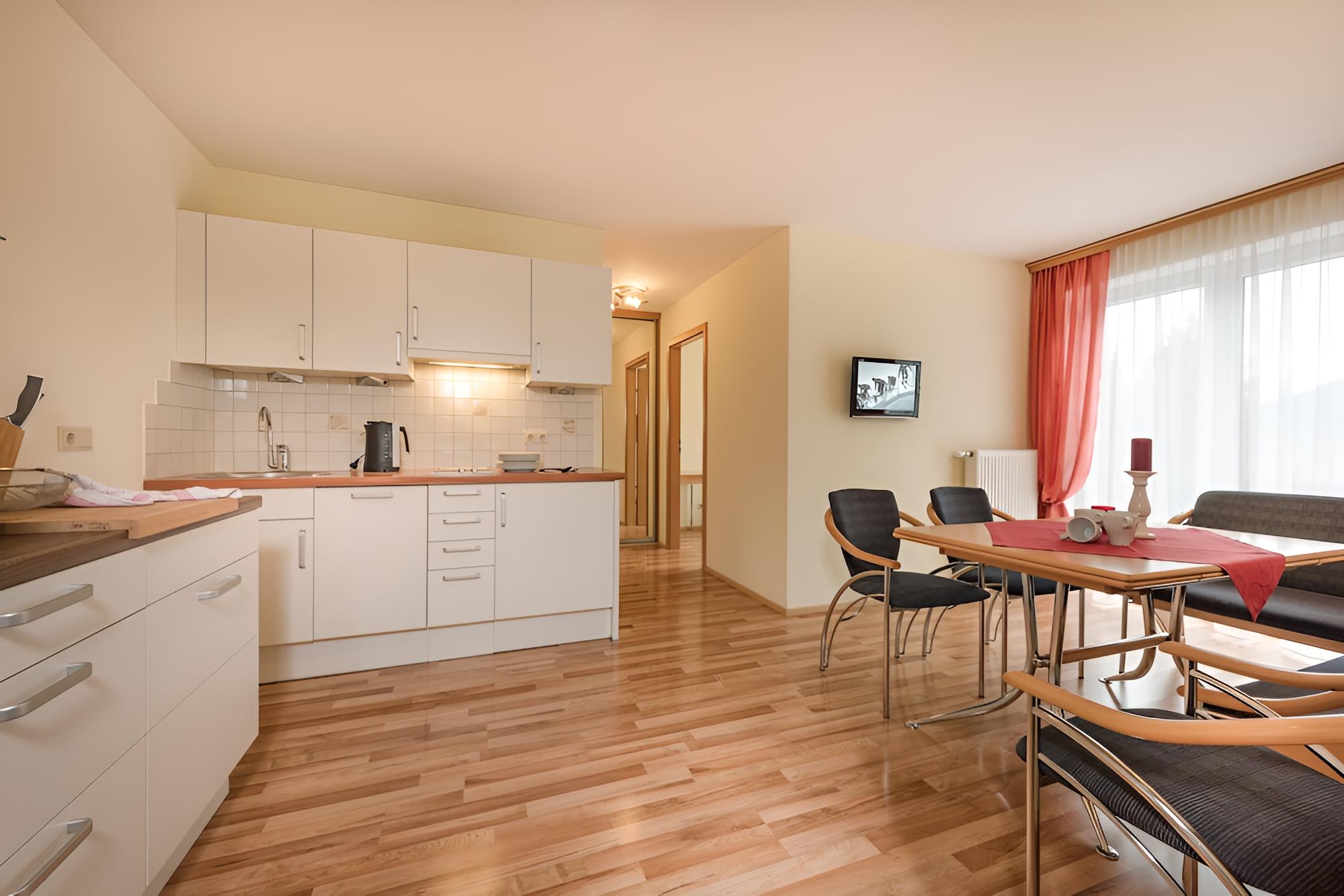 Apartment, 2 Bedrooms, 2 Bathrooms, Mountain View (Number 8) photo 2