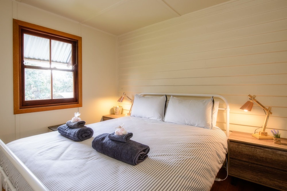 Rustic Queen with Ensuite photo 1