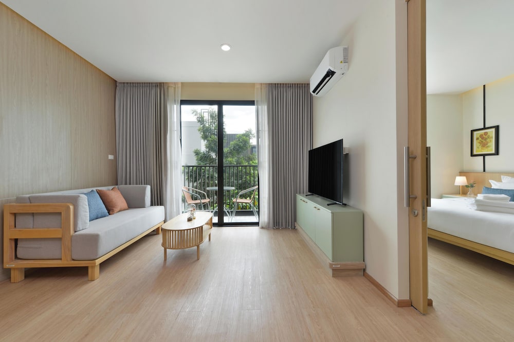 Junior Suite King Bed photo 2