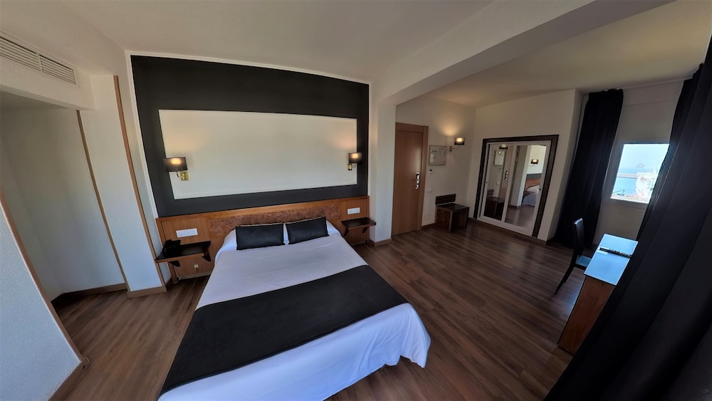 Double Room, Sea View - Photo 3