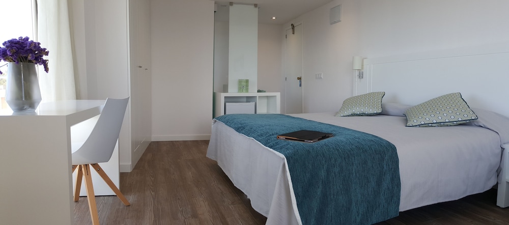Junior Double or Twin Room, Balcony, Partial Sea View (2 Adults + 2 Children) photo 3
