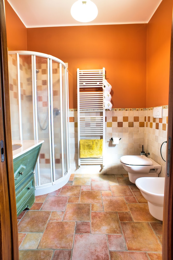 Double Room, Private Bathroom - Photo 2