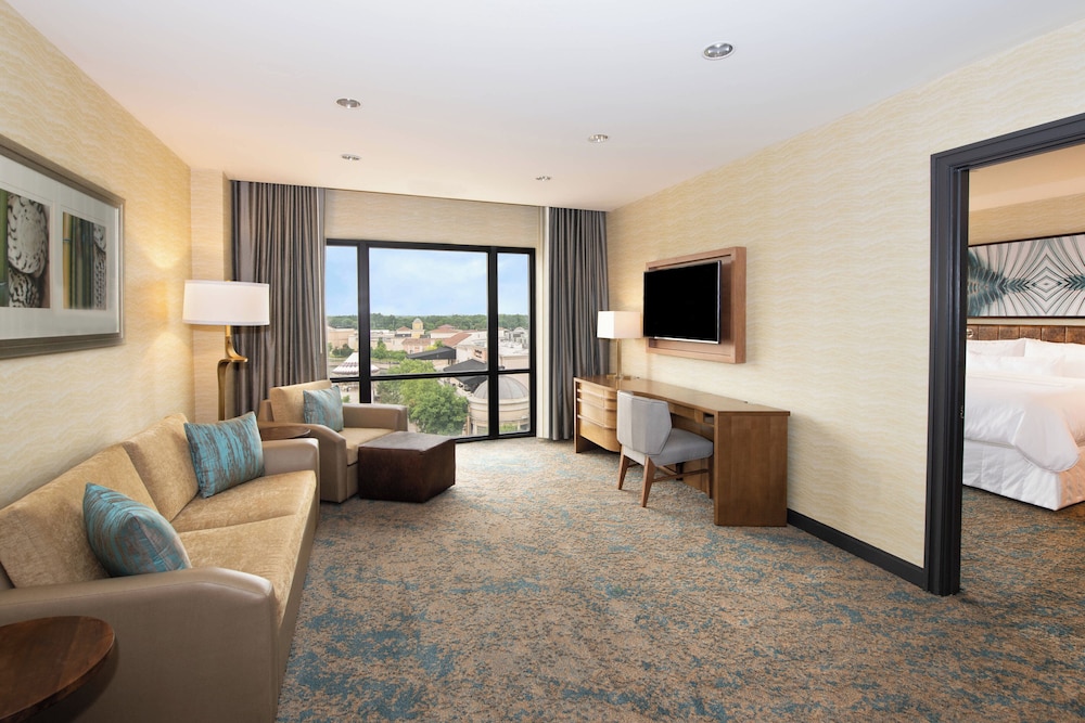 Executive Suite, 2 Bedrooms - Photo 3