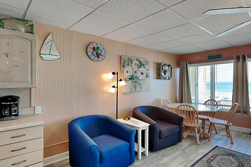 Studio Suite, 2 Double Beds, Balcony, Beach View (#319 - No Pets)