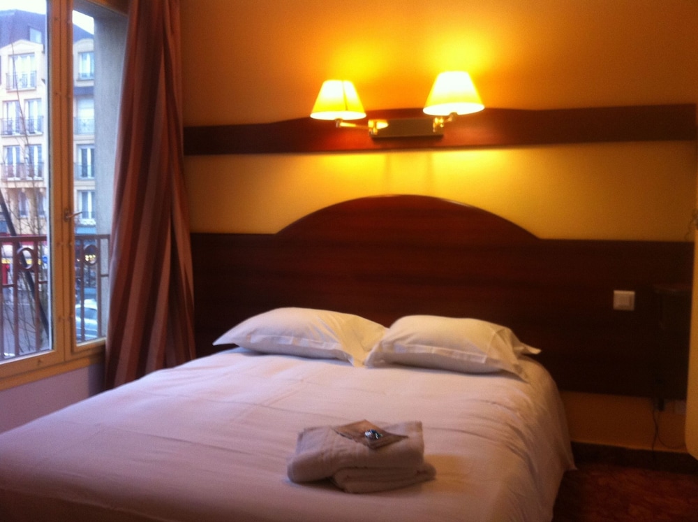 Economy Double Room Cabin shower photo 3