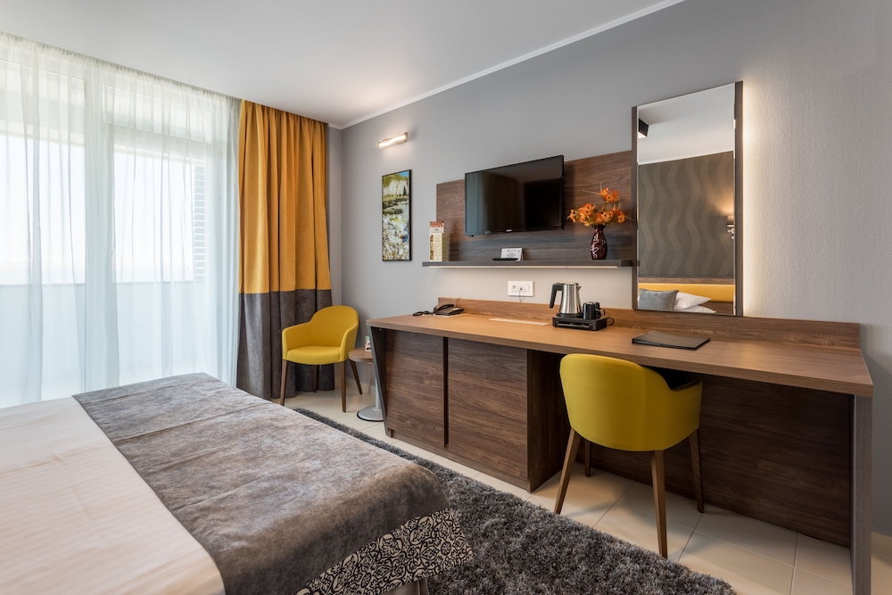 Double Room, Lake View - Photo 1