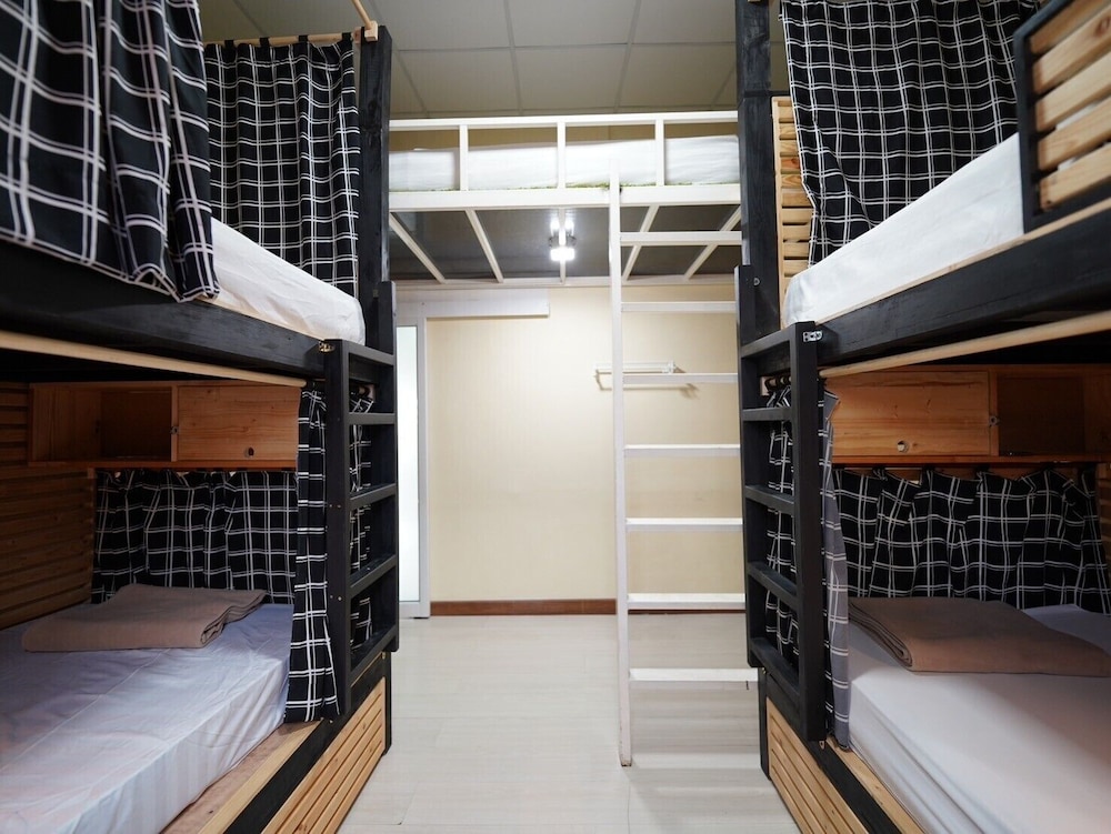 Shared Dormitory, Men only photo 2