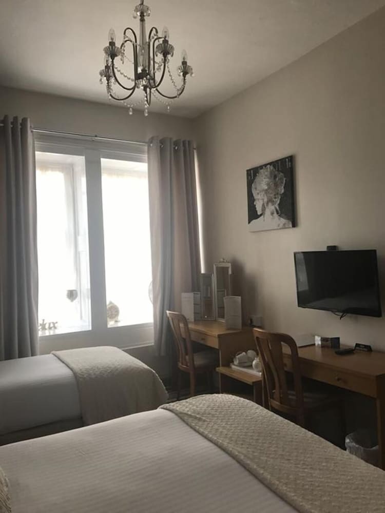Triple Room, Ensuite photo 2