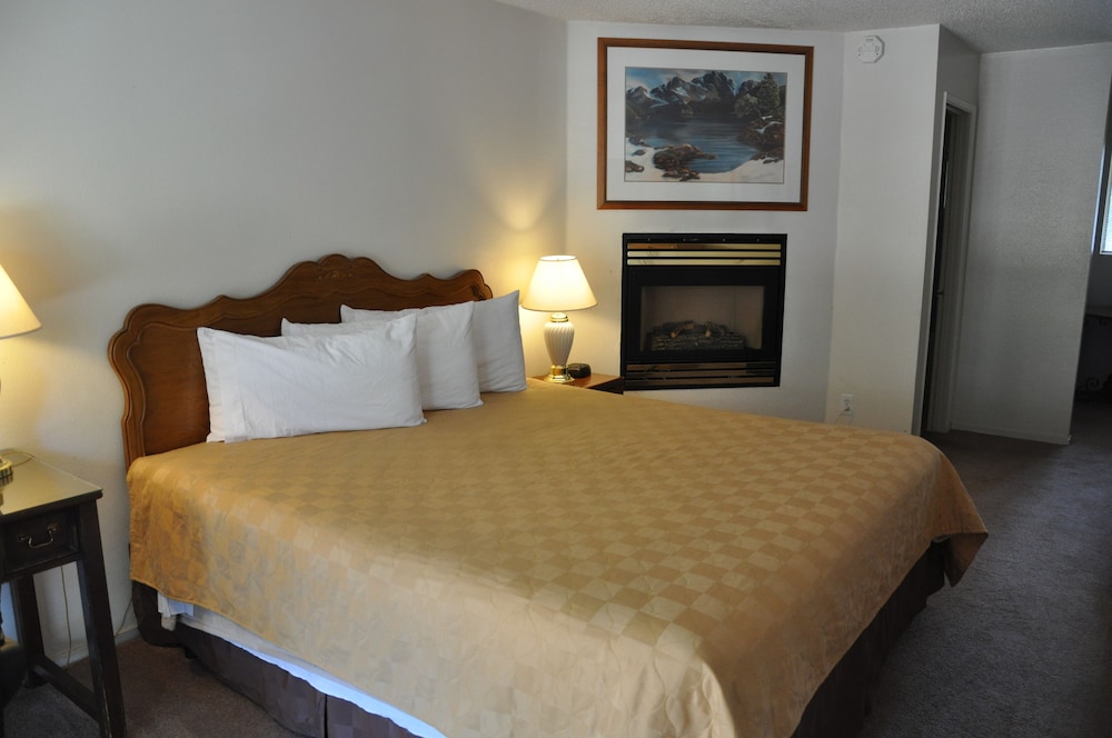 Executive Room, 1 King Bed, Fireplace
