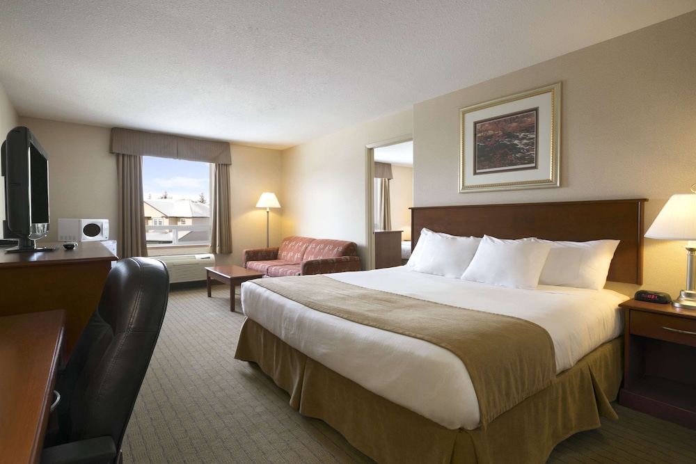 Family Suite, 1 King Bed, 1 Bedroom, Non Smoking - Photo 1
