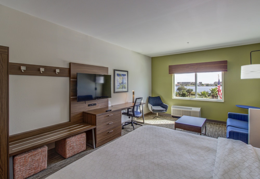 Suite, 1 King Bed, Accessible (Mobility) photo 3