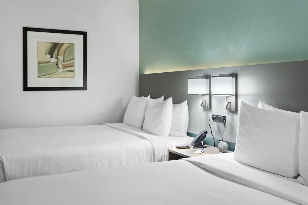 Standard Room, 2 Queen Beds, Non Smoking - Photo 1