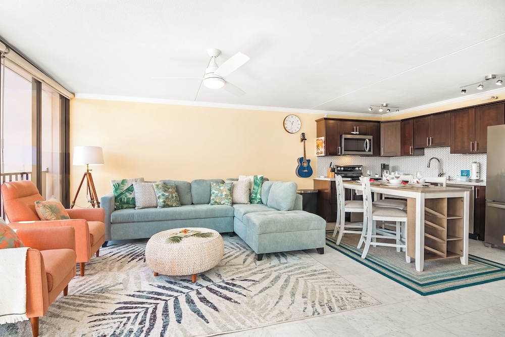 Premium Remodeled Condo with Ocean View and Parking: Condo, 1 Bedroom, Mountain View (0122) photo