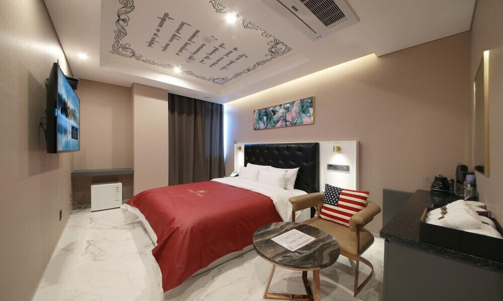 Standard Double Room - Photo 16