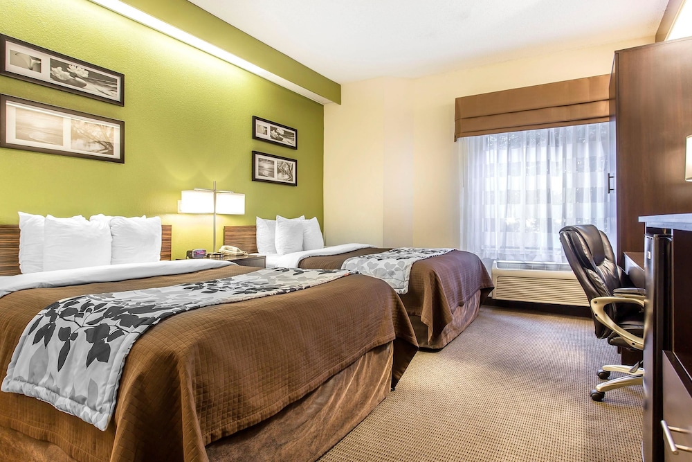 Standard Room, 2 Queen Beds, Non Smoking - Photo 6