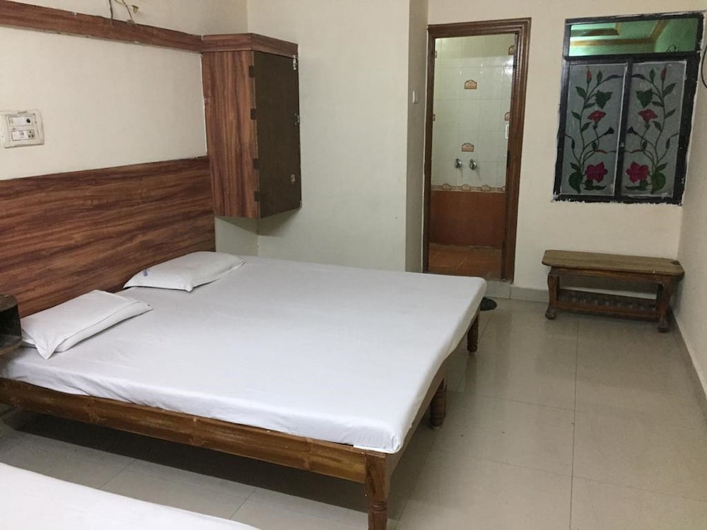 Triple Room, Multiple Beds