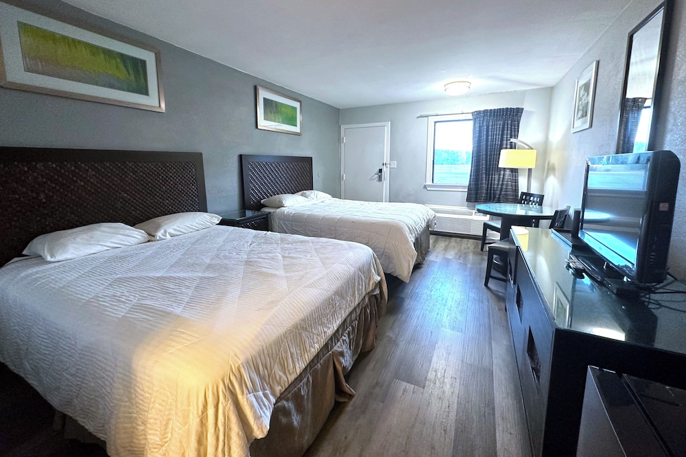 Room, 2 Double Beds, Non Smoking - Photo 4