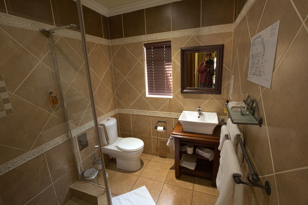Suite - Photo 3