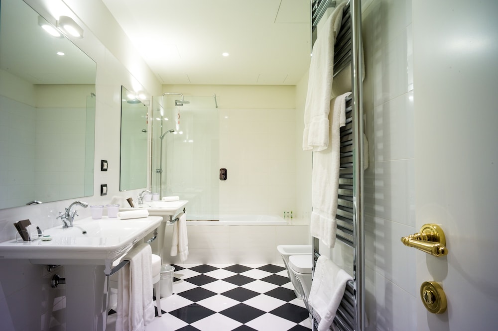Deluxe Double Room, Balcony - Photo 6