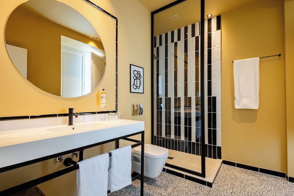 Superior Double or Twin Room (Church) - Photo 11
