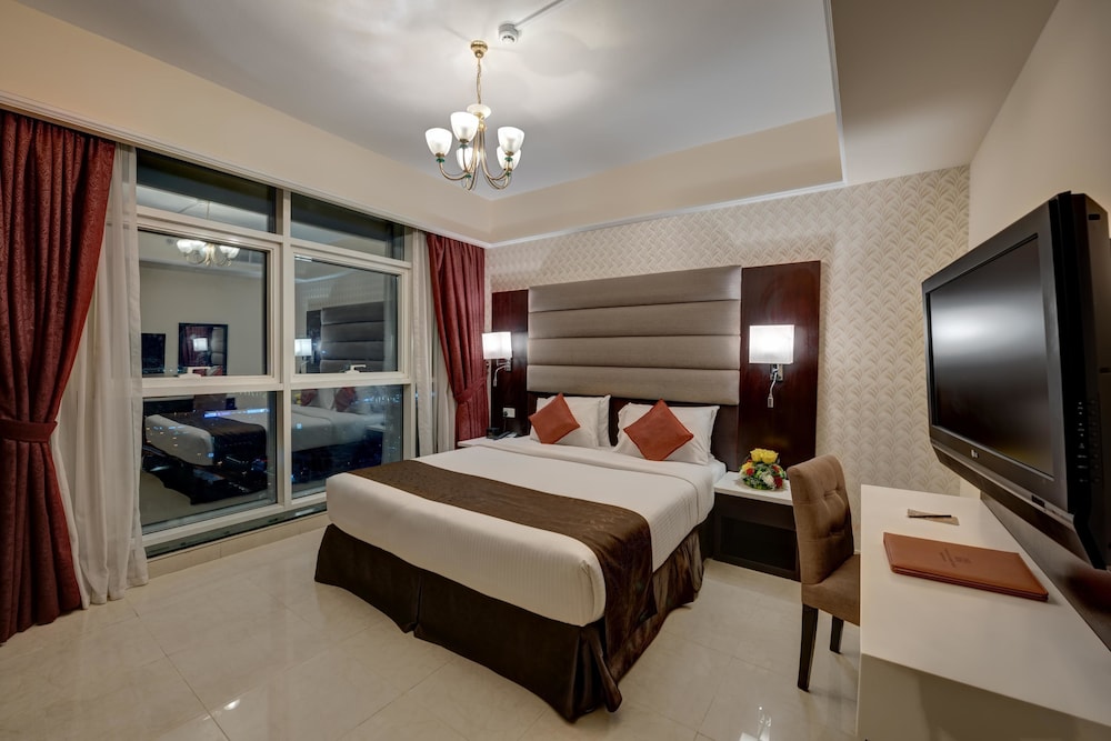 3 Bedroom Suite with Burj Khalifa View photo 2