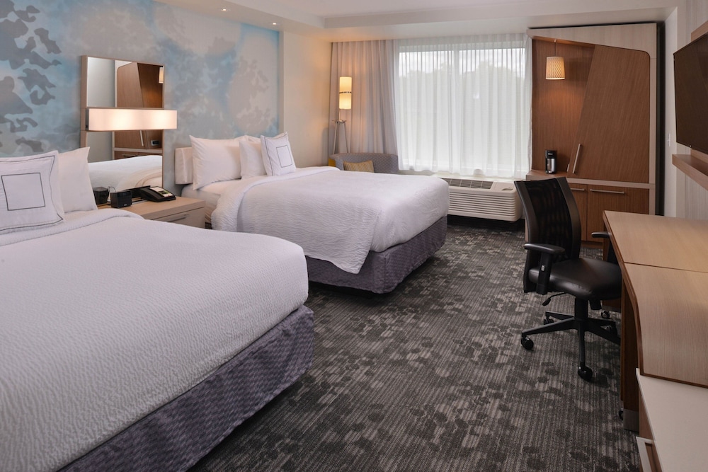 Room, 2 Queen Beds (Mobility Accessible, Tub) photo 1