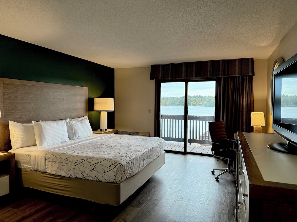 Room, 1 King Bed, Lake View photo 1
