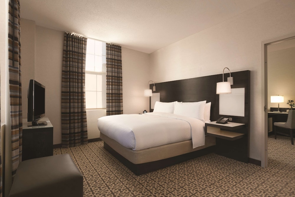 Superior Room, 1 King Bed, Non Smoking photo 3