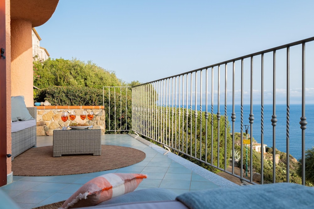 Villa photo 2