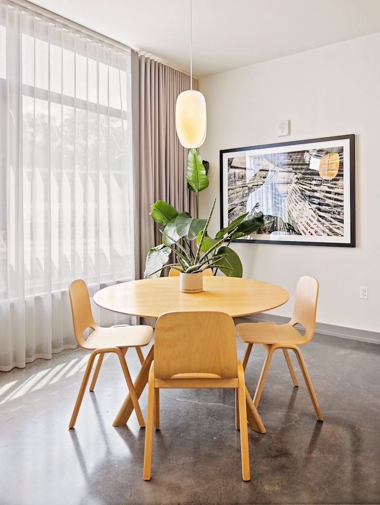 Studio, 1 Queen Bed, Mobility Accessible (Apartment) - Photo 4