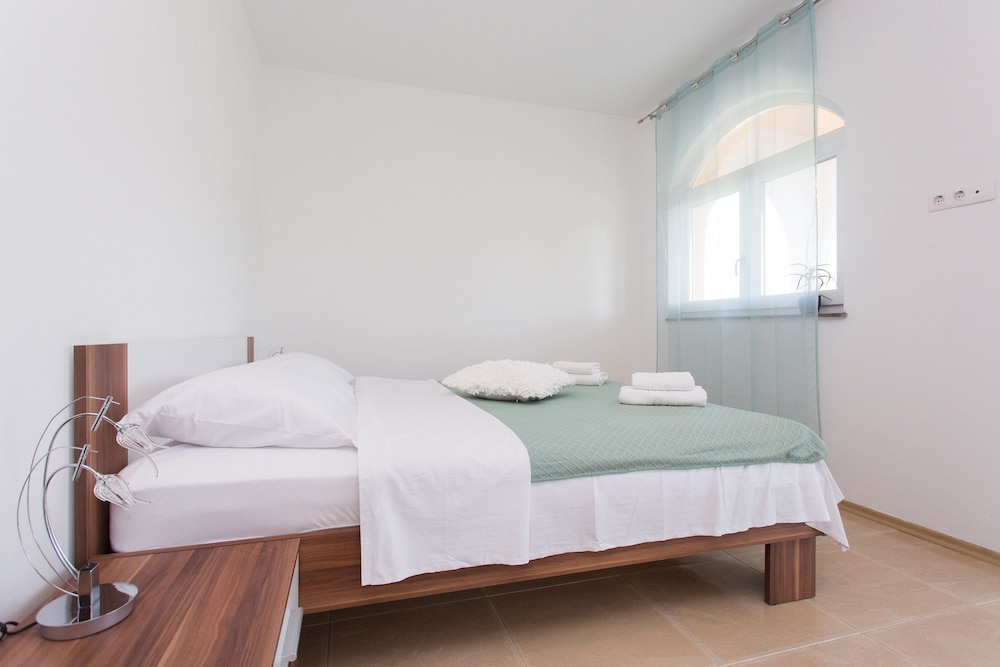 Apartment (4)