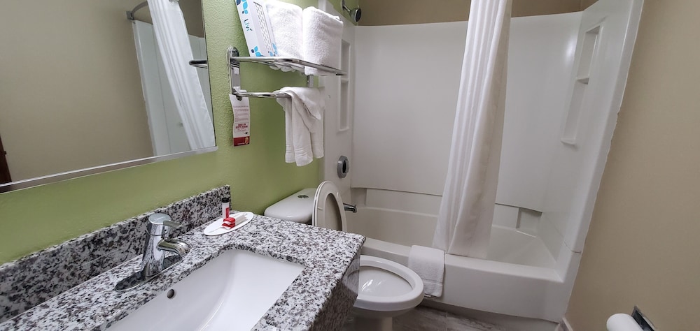 Economy Room, 1 Queen Bed, Accessible, Non Smoking - Photo 4