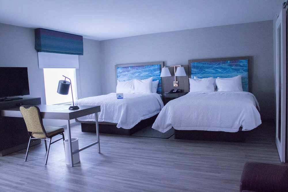 Studio, 2 Queen Beds, Refrigerator & Microwave (Wet bar)