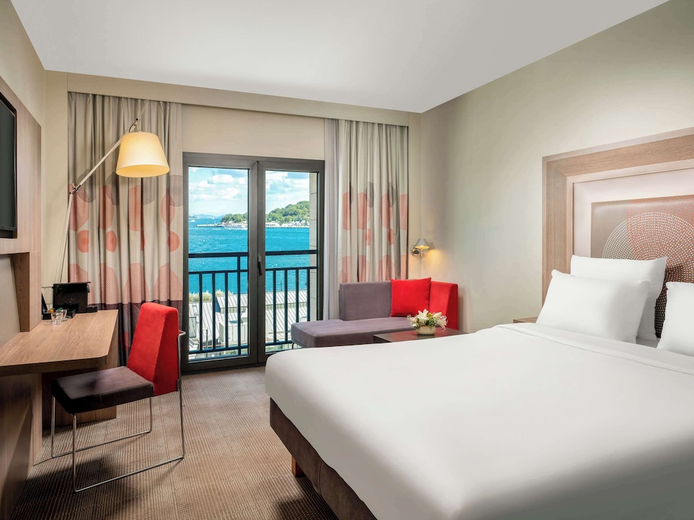 Executive Suite, 1 King Bed with Sofa bed, View (Bosphorus) thumbnail 5