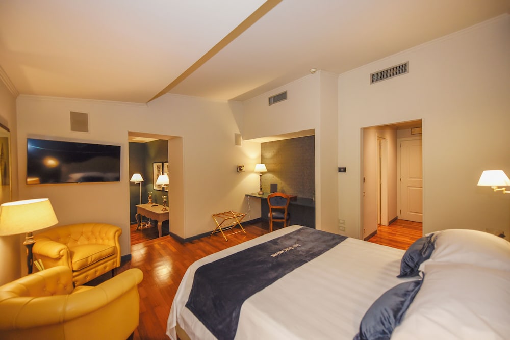Deluxe Suite - Photo 1