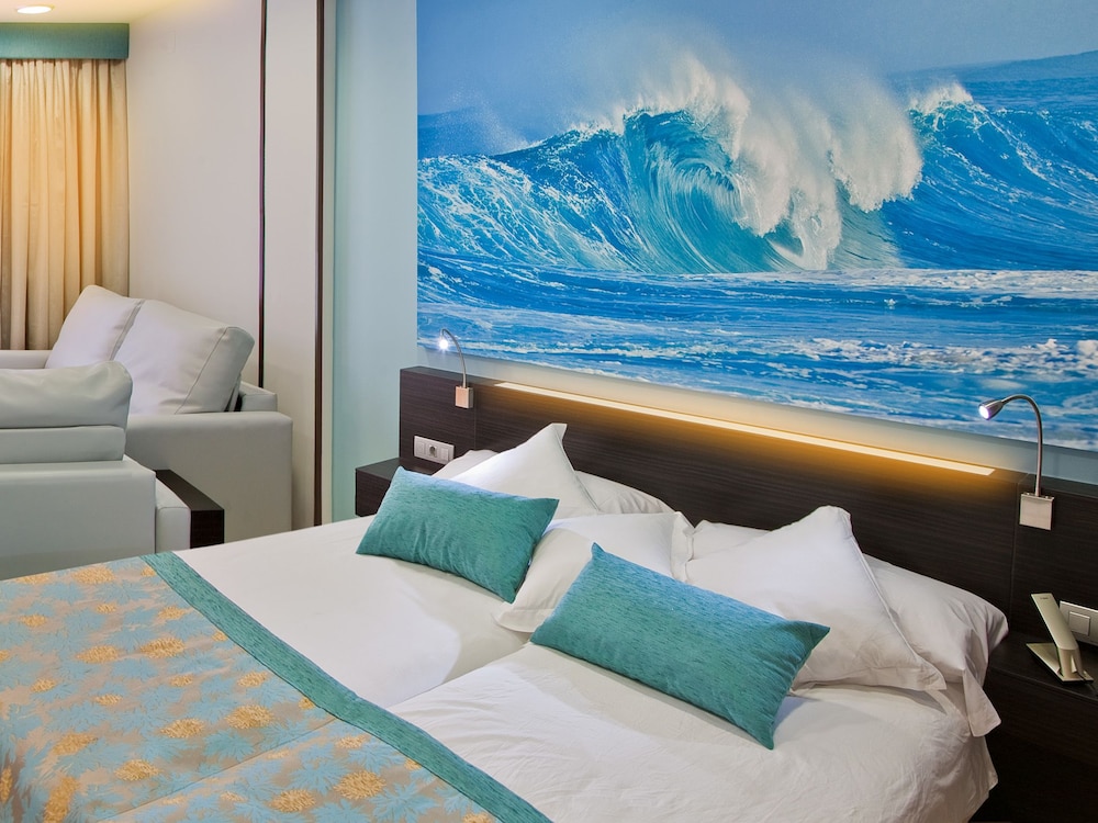 Superior Room (2 Adults + 2 Children) photo 2
