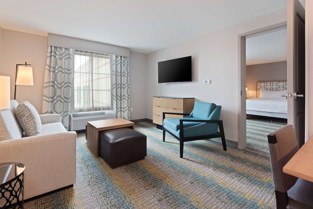 Suite, 1 King Bed, Accessible, Bathtub - Photo 5