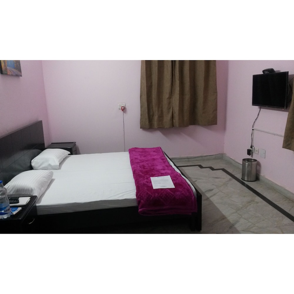 Economy Double Room, 1 King Bed