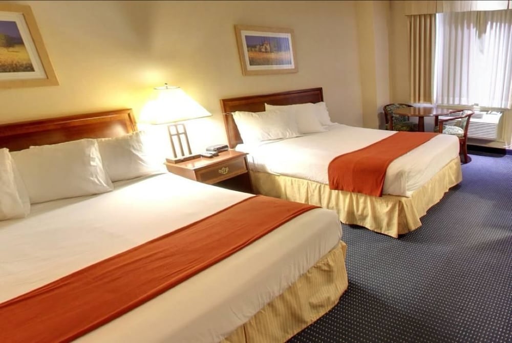 Suite, 2 Queen Beds, Non Smoking - Photo 1