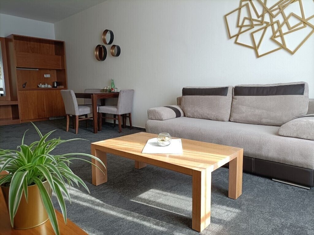 Suite, 1 Queen Bed with Sofa bed photo 1
