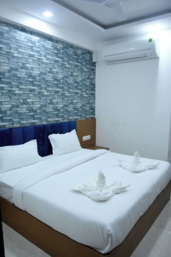 Deluxe Double Room, Multiple Beds, City View