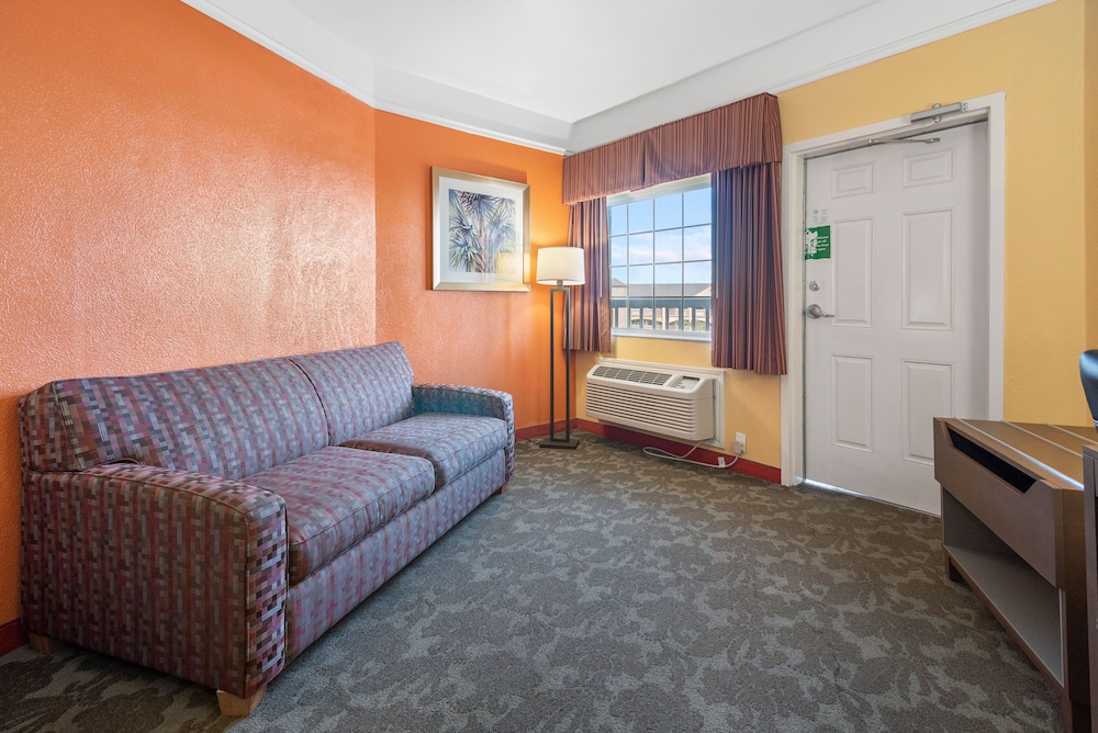 Suite, 1 King Bed with Sofa bed, Non Smoking - Photo 2