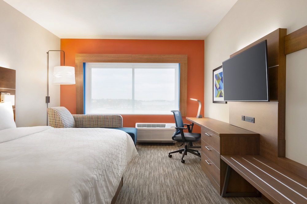 Suite, 1 King Bed with Sofa bed, Accessible (Hearing) - Photo 3