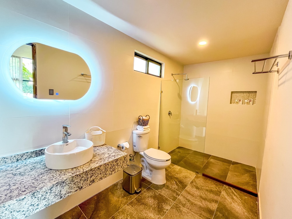 Deluxe Double Room, Beach View photo 2