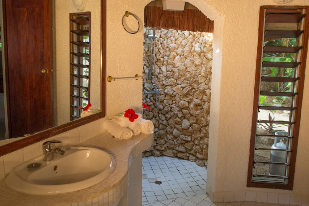 Bungalow, Beachfront - Photo 13