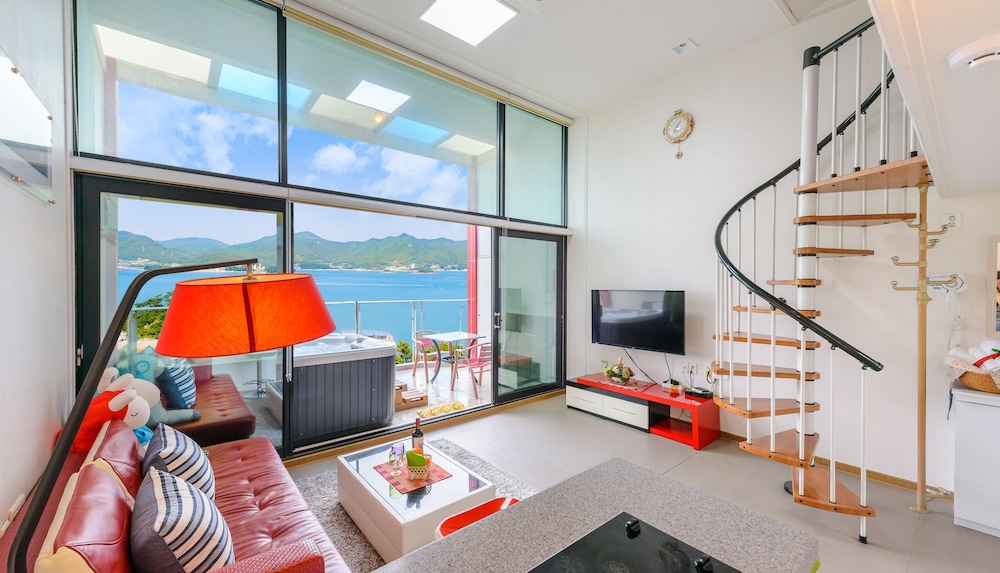 Room (Marine) photo 1