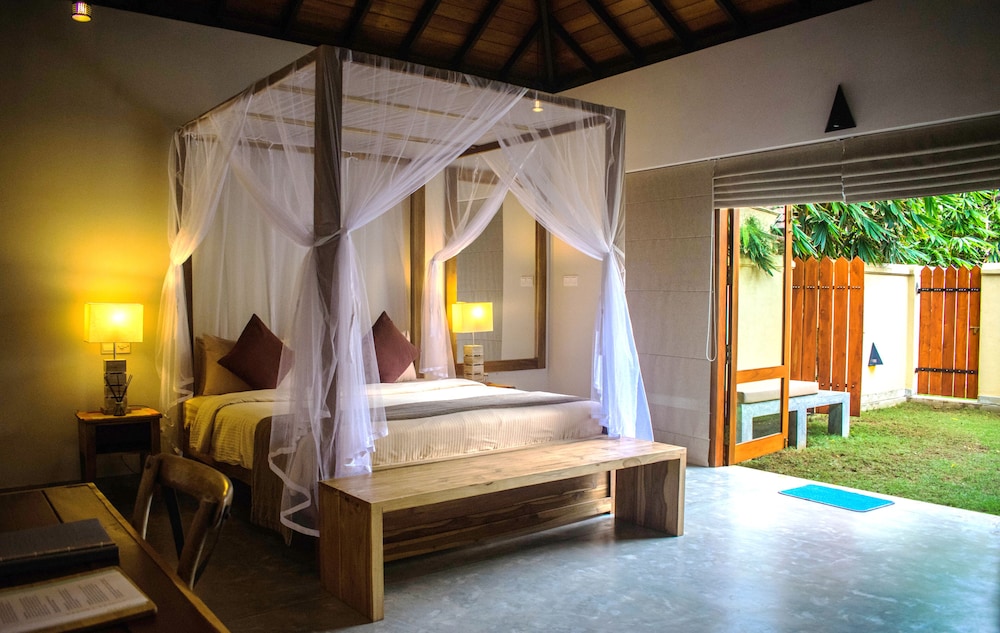 Premium Villa, 1 King Bed, Pool Access, Garden Area (Sera 1)