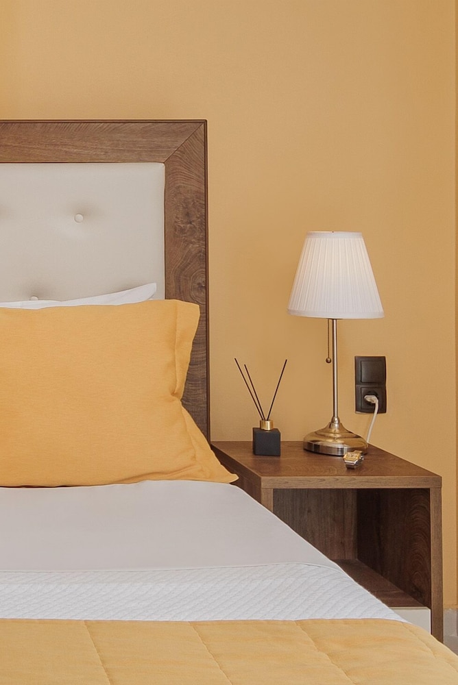 Deluxe Room with Balcony and Sea View - Photo 4