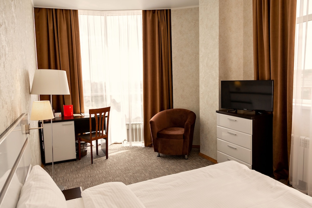 Superior Room, 1 King Bed, Balcony photo 2