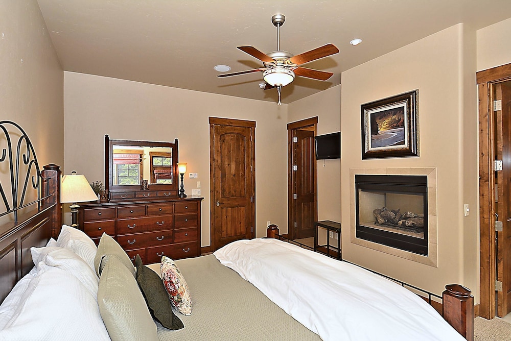 Luxury House, 4 Bedrooms photo 1